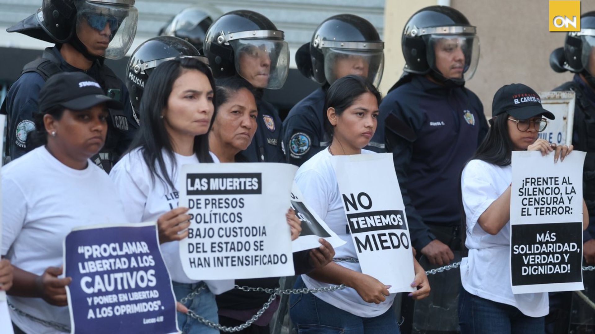 Familiares de presos políticos en Venezuela continúan encadenados por promesas incumplidas