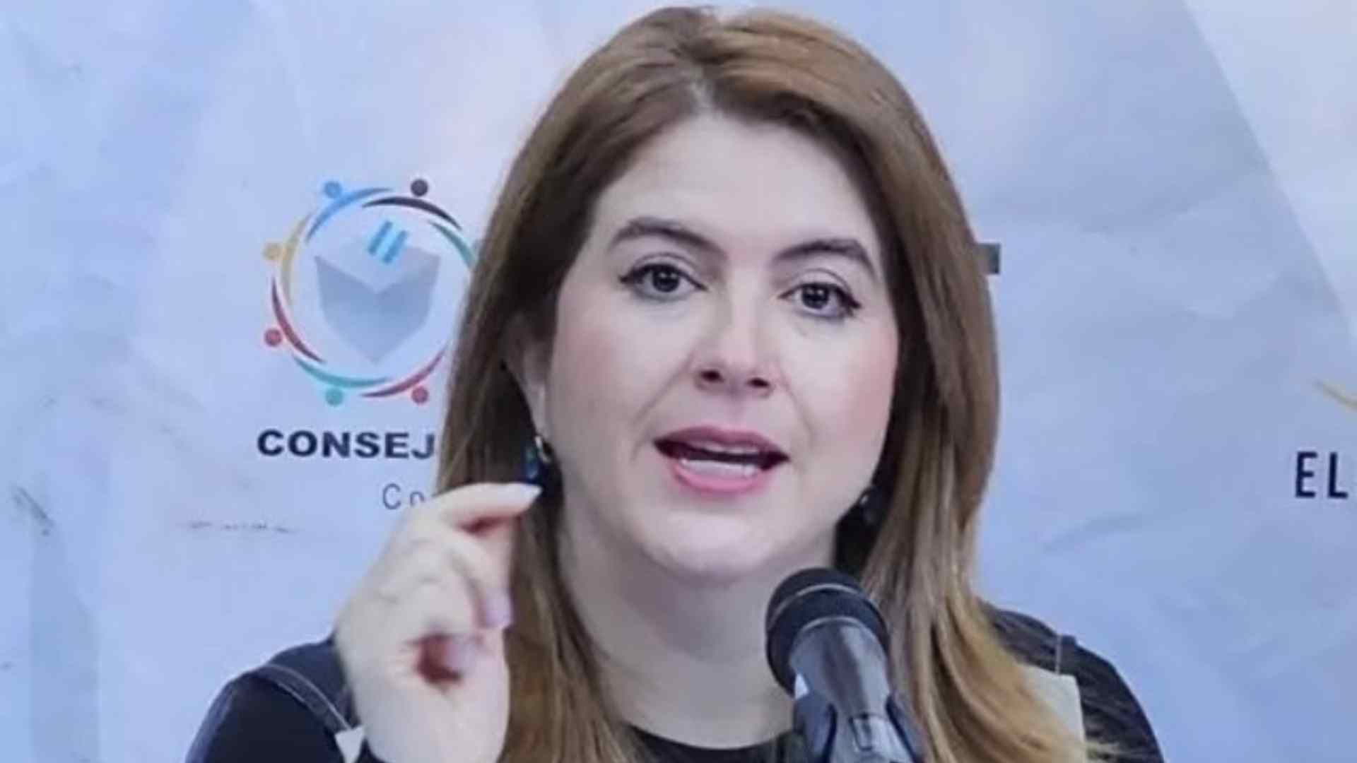 Cossette López advierte: “Si negocian, se consolidarán como enemigos de la democracia”