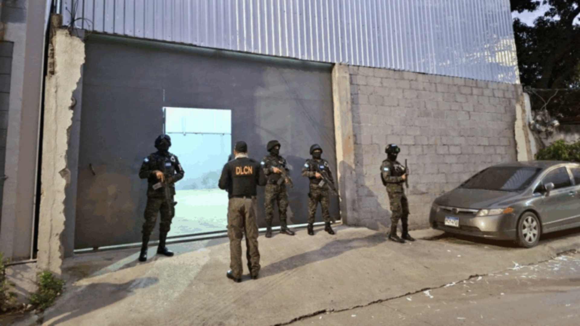 Ministerio Público ejecuta allanamientos en San Pedro Sula contra red de tráfico de drogas y armas