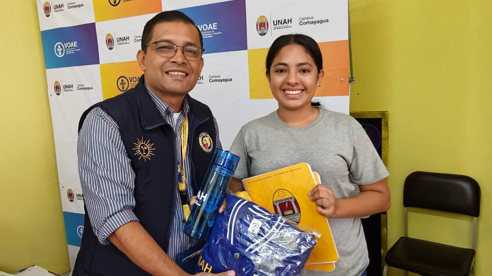 UNAH otorga becas a estudiantes