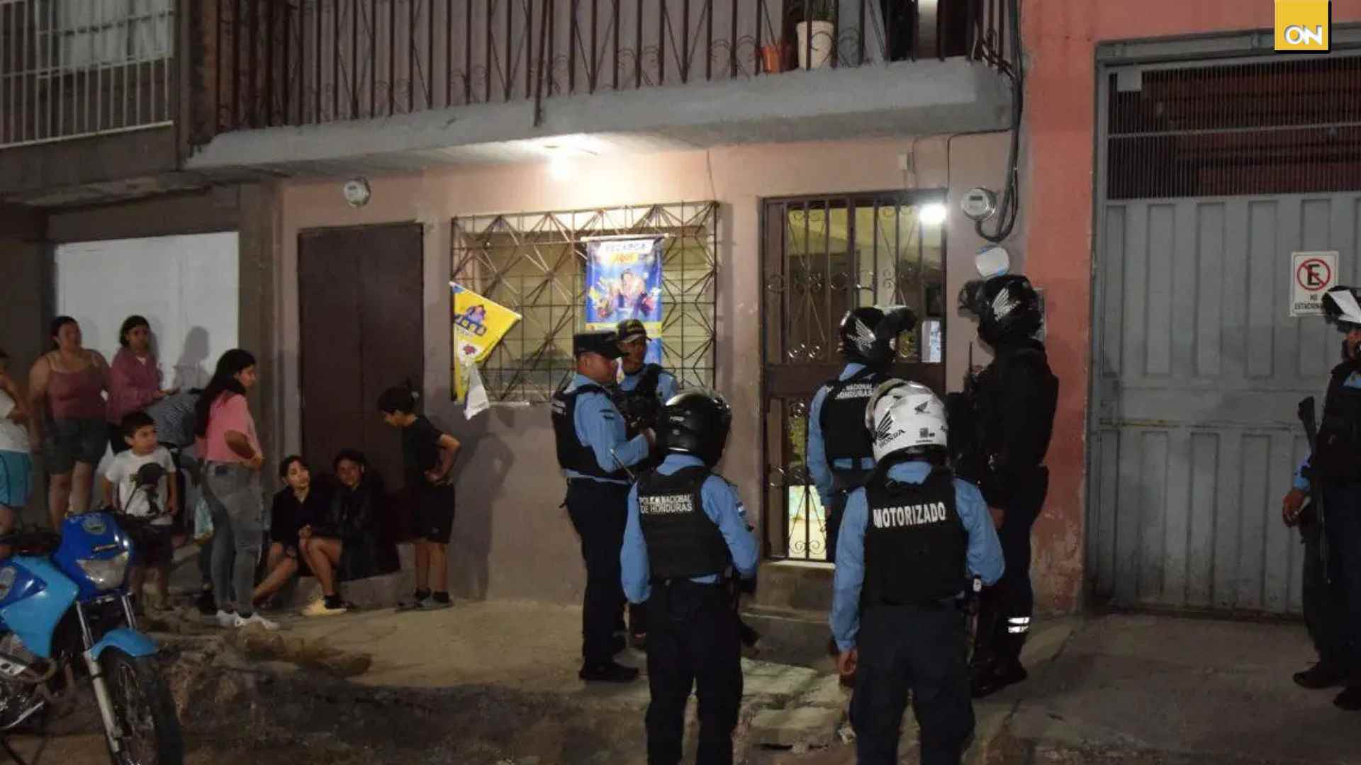 Ataque armado deja dos jóvenes sin vida frente a iglesia en Santa Bárbara