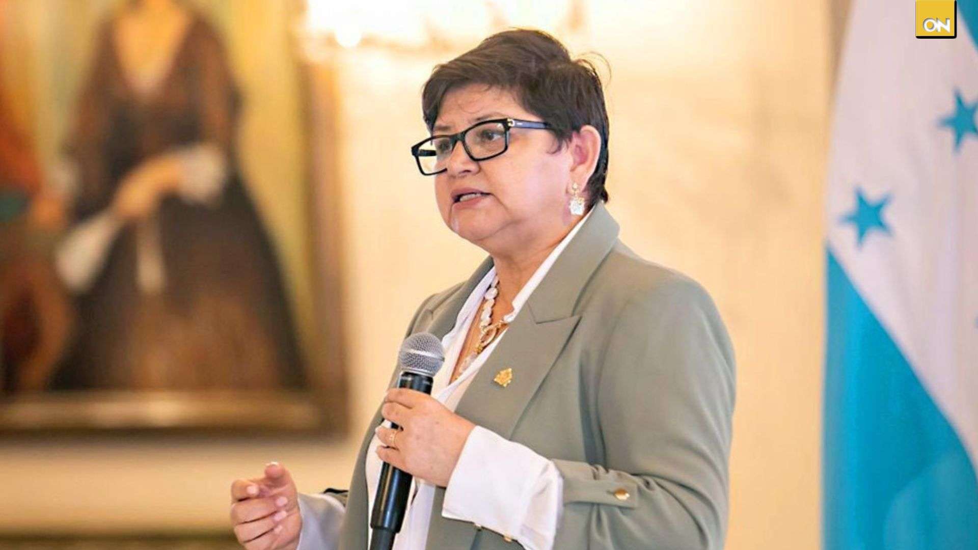 ¡Reaparece! Carla Paredes niega crisis en salud y lanza fuertes críticas al gobierno