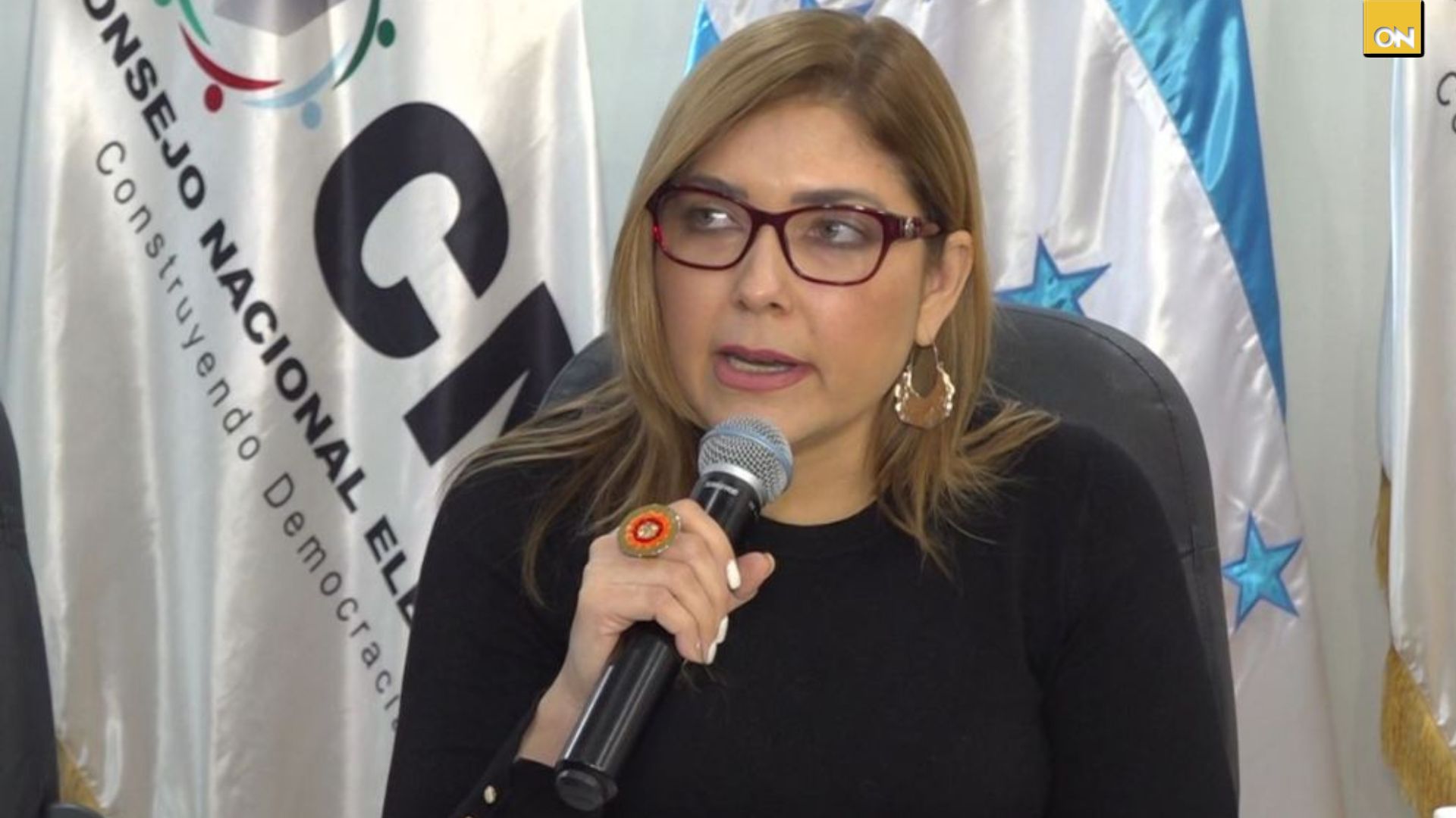 “No es un circo”: Hall lanza duro mensaje contra Marlon Ochoa