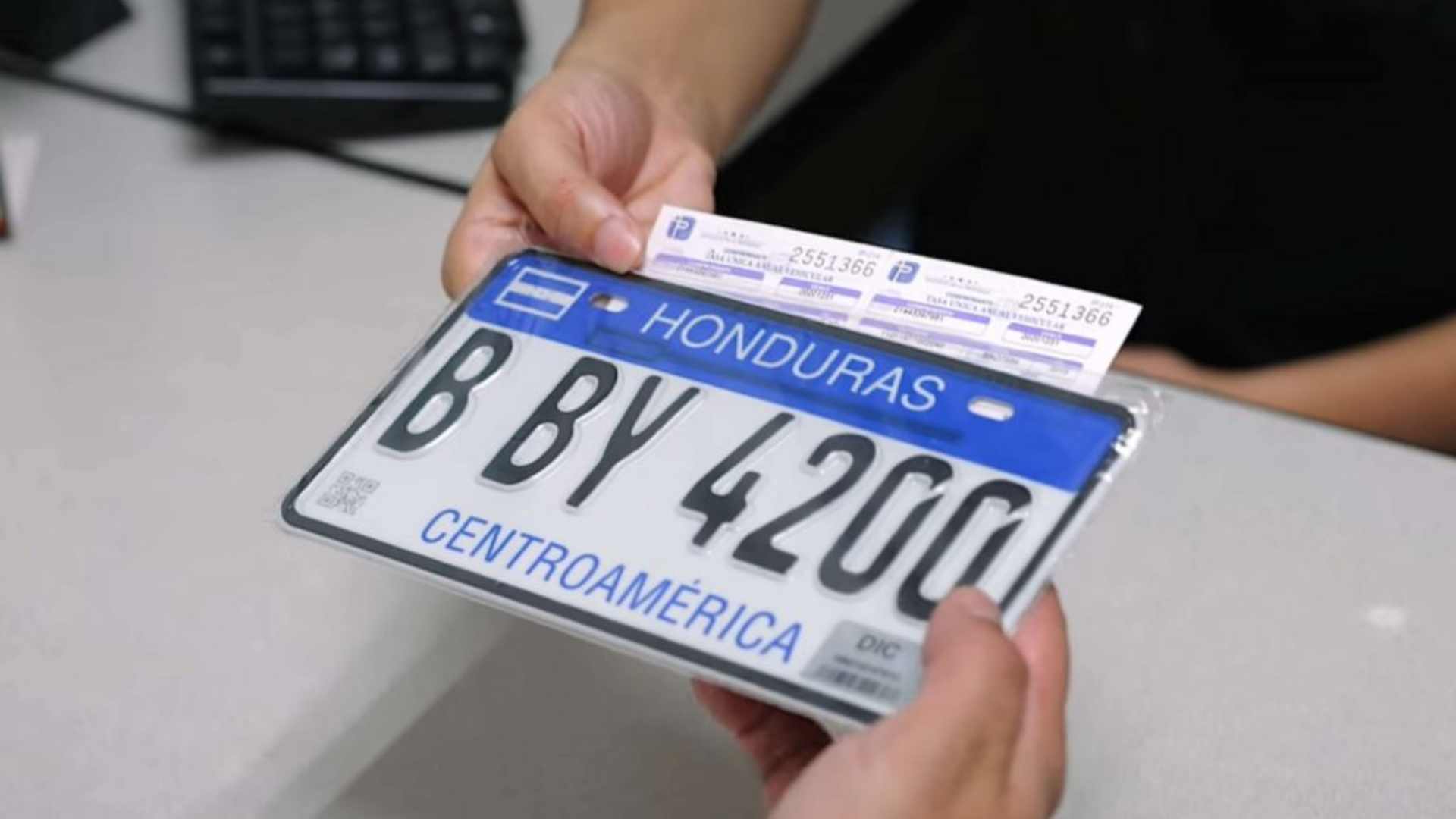 Adiós a las placas de papel: Gobierno impulsa la modernización del sistema vehicular