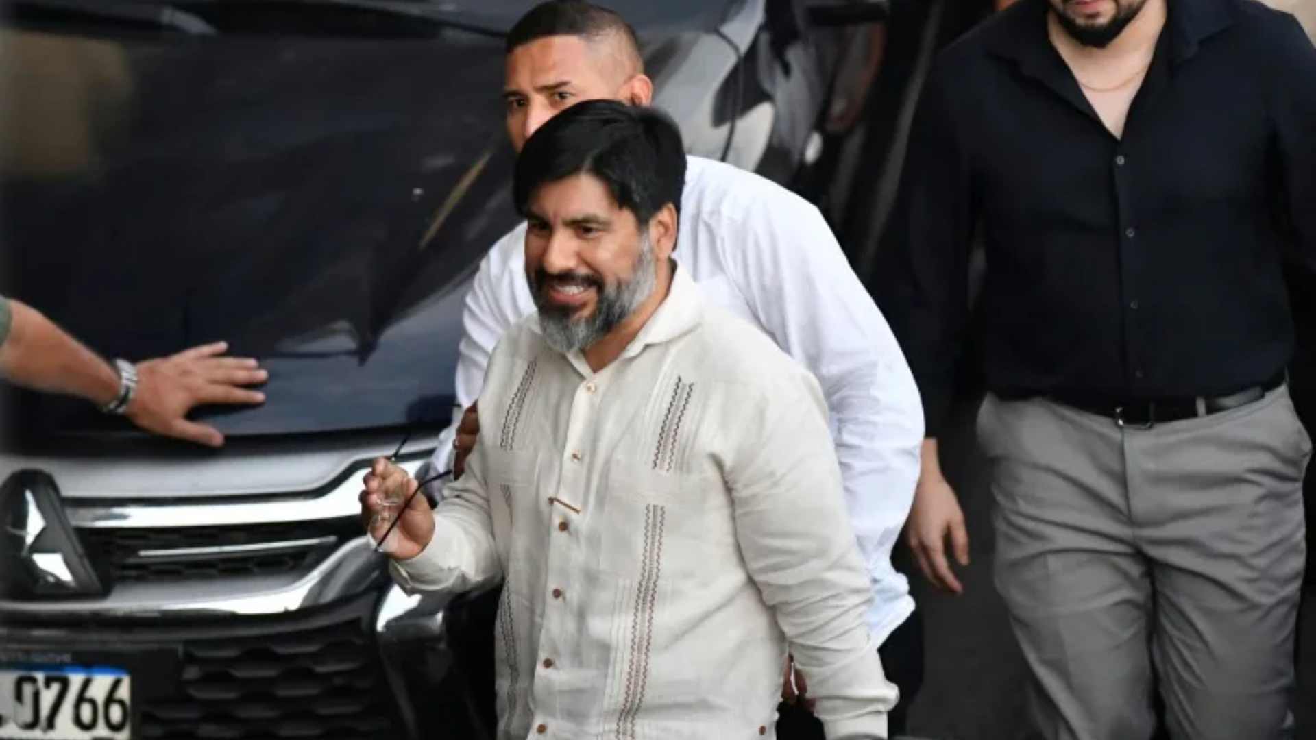 Johel Zelaya devuelve pasaportes diplomáticos tras destitución como Fiscal General