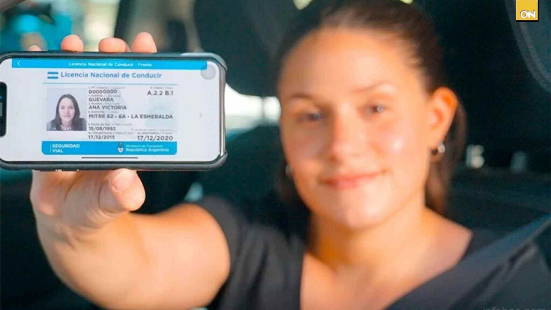 Licencia de conducir digital así puedes obtenerla mientras recibes la física