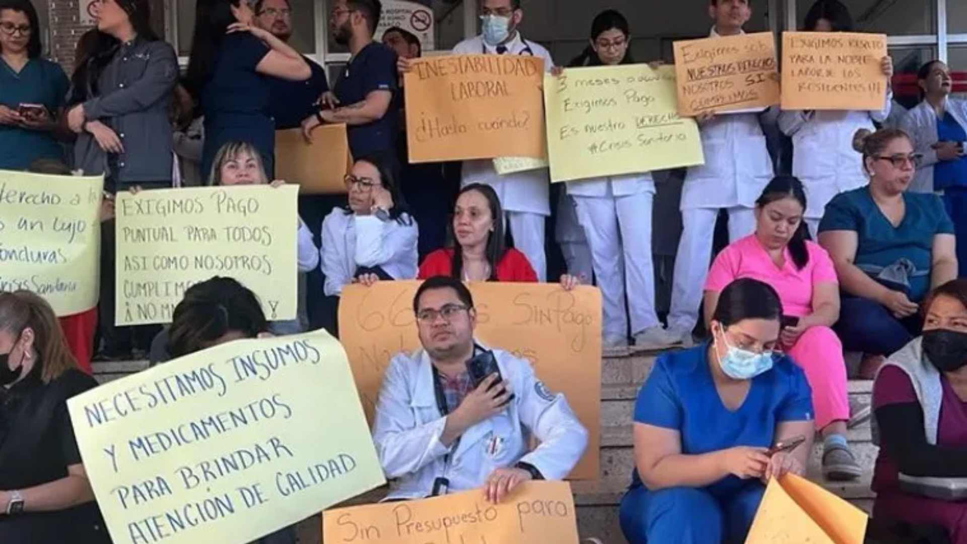 Médicos denuncian despidos por WhatsApp en hospitales públicos de Honduras