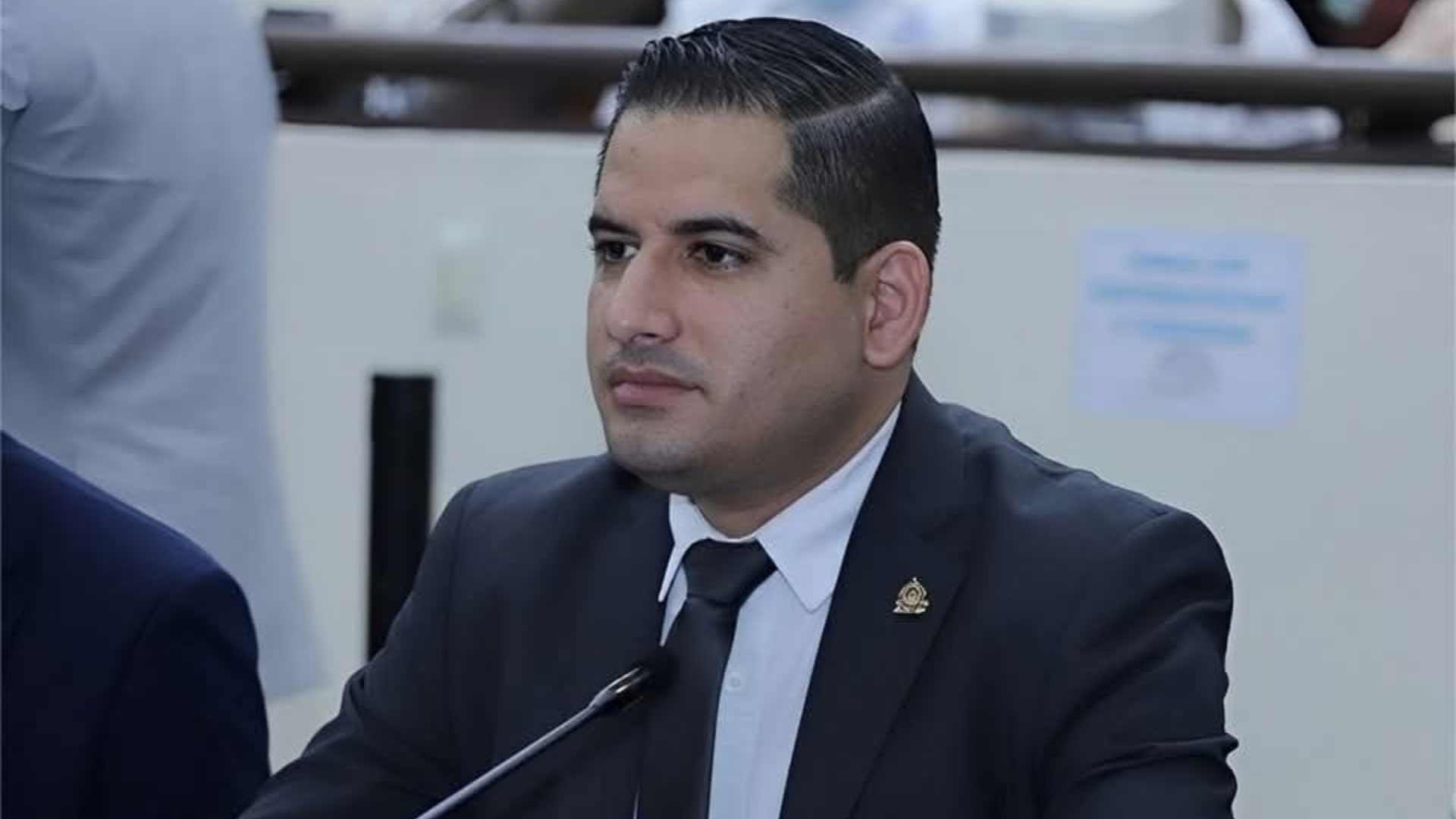 “Al estilo Ley Cazzu de México”: Diputado propone permitir que menores viajen sin autorización de padres ausentes