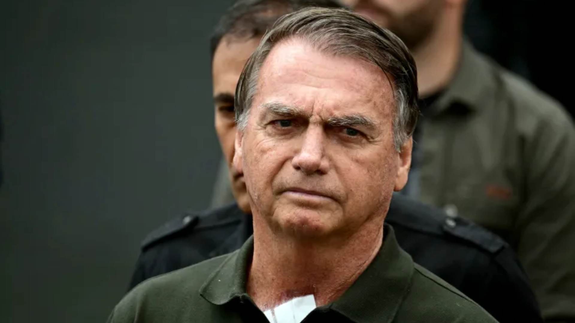 Expresidente Jair Bolsonaro sale de prisión, pero no queda libre