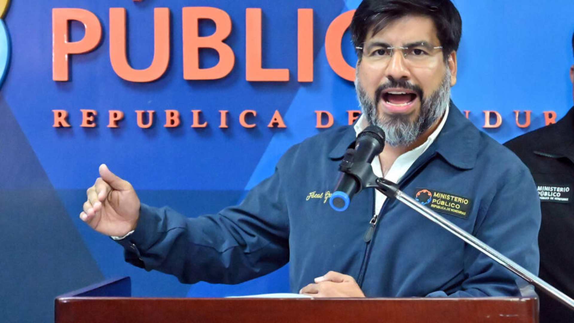 Johel Zelaya dedica mensaje tras su destitución del MP