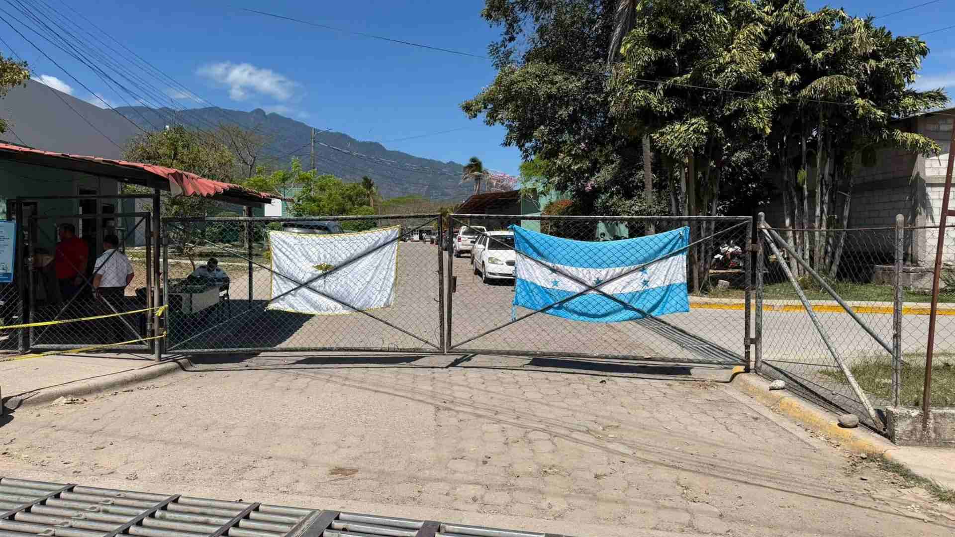 Continúan asambleas informativas por parte de médicos