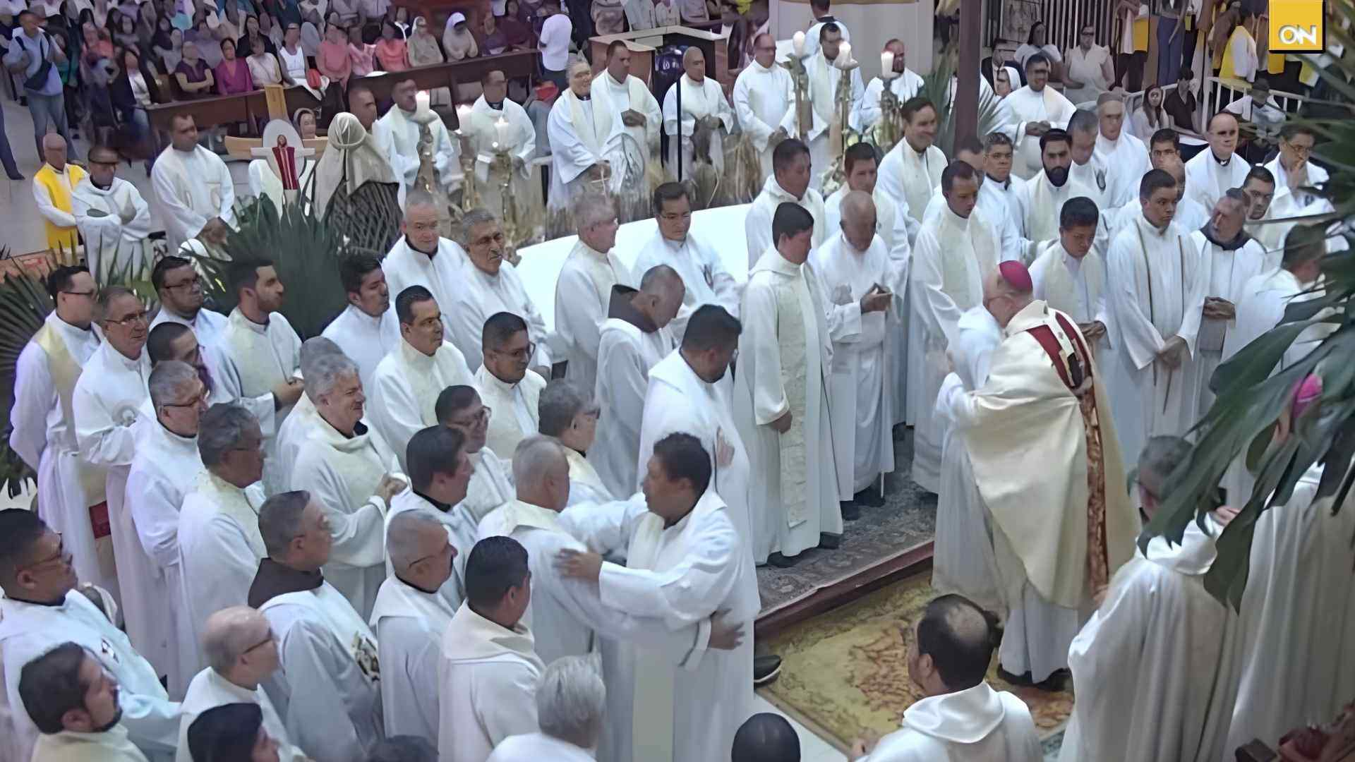 Clero hondureño renueva sus promesas en misa solemne celebrada en la Basílica Menor