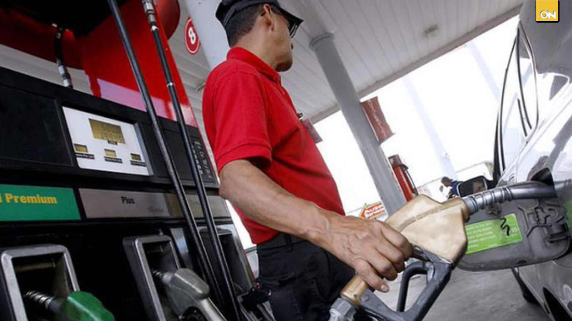 ¿Especialistas ven bajas posibilidades de que se registren rebajas en los combustibles?