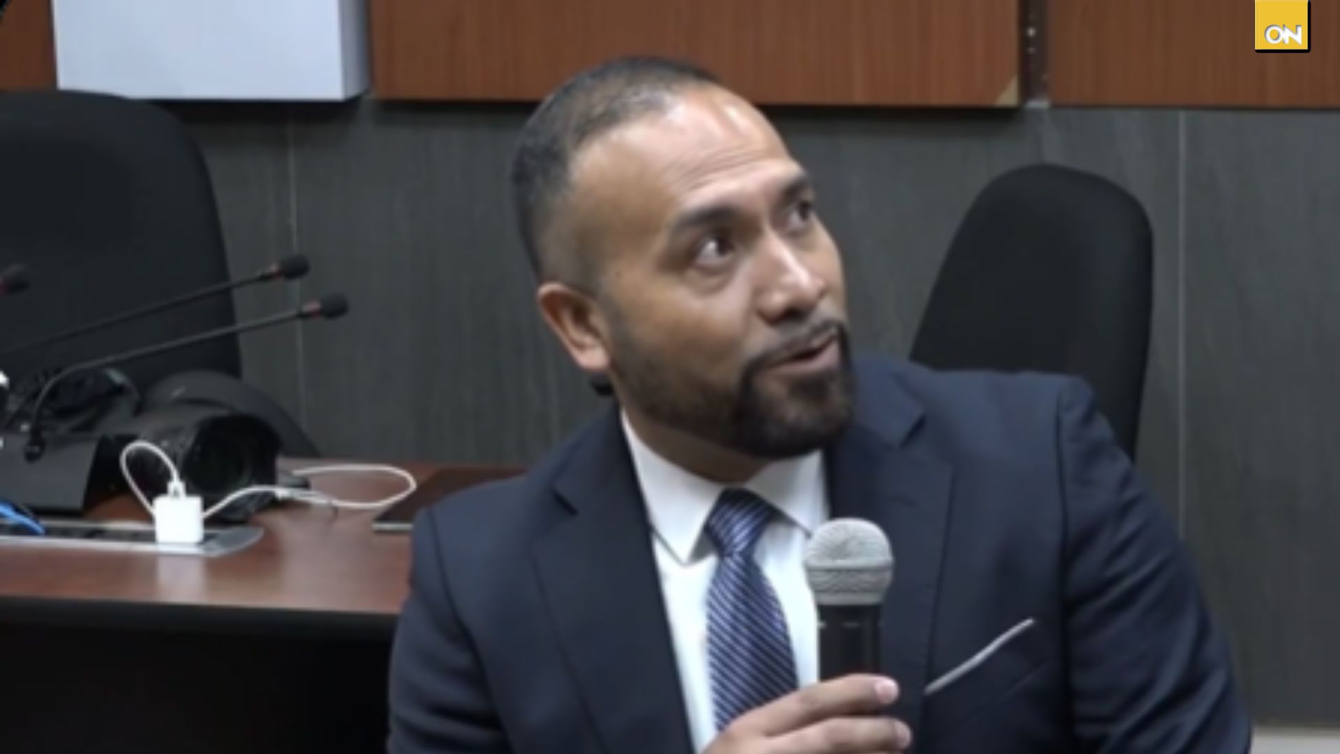 Testigo expone video de presunta fuga de información tras retiro de USB en el CNE