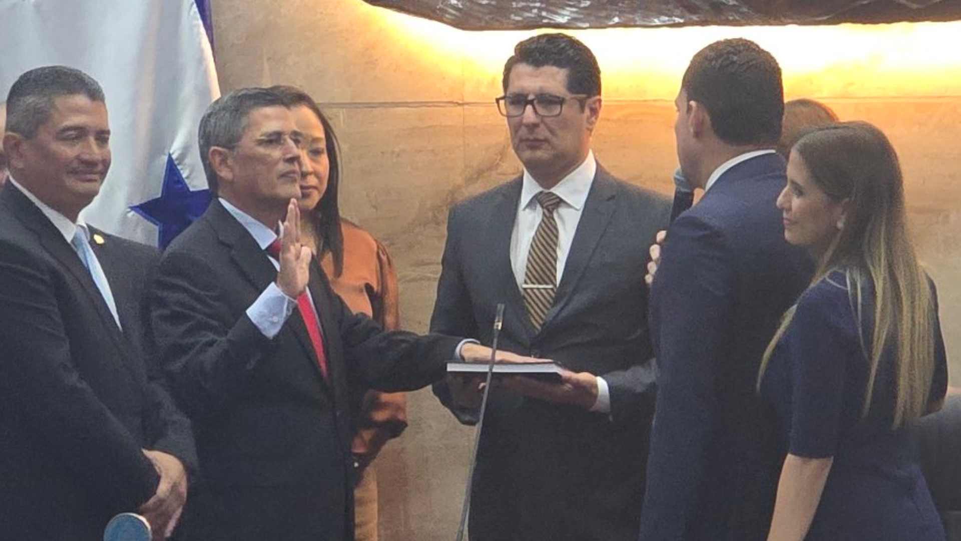Wagner Vallecillo asume presidencia de la CSJ con respaldo del pleno y del Congreso Nacional