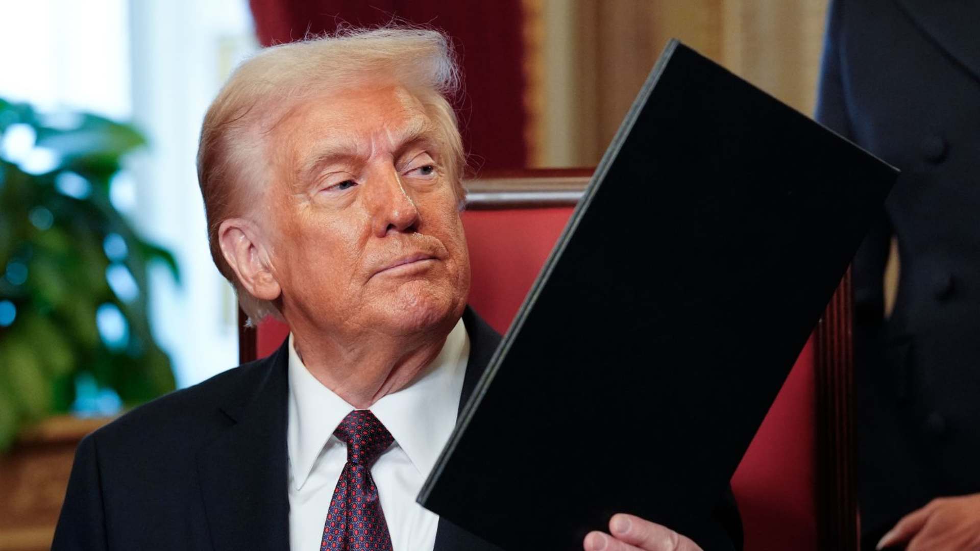 Trump firma nuevos aranceles sobre medicamentos y metales para impulsar “Made in USA”