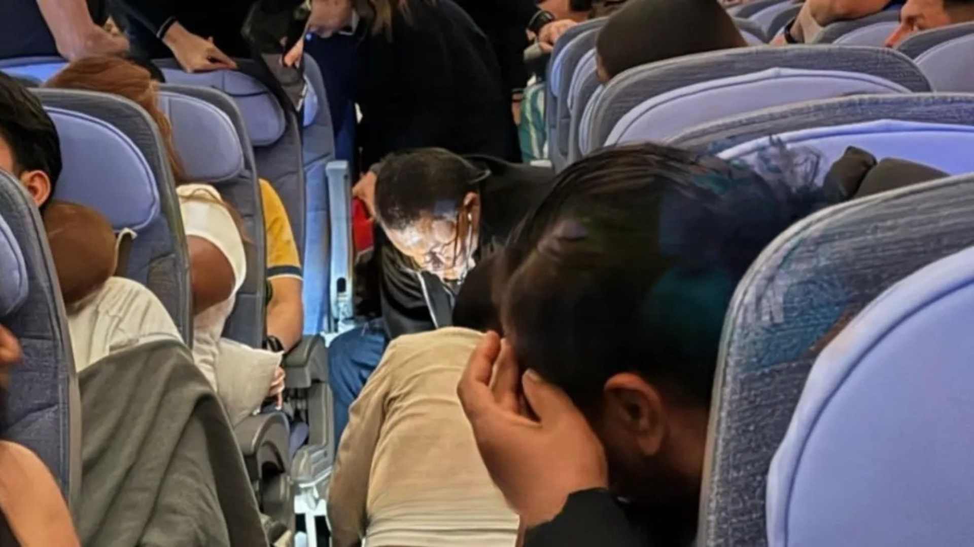 Héroes a 30,000 pies: Médicos hondureños salvan a pasajera de un paro cardíaco en pleno vuelo