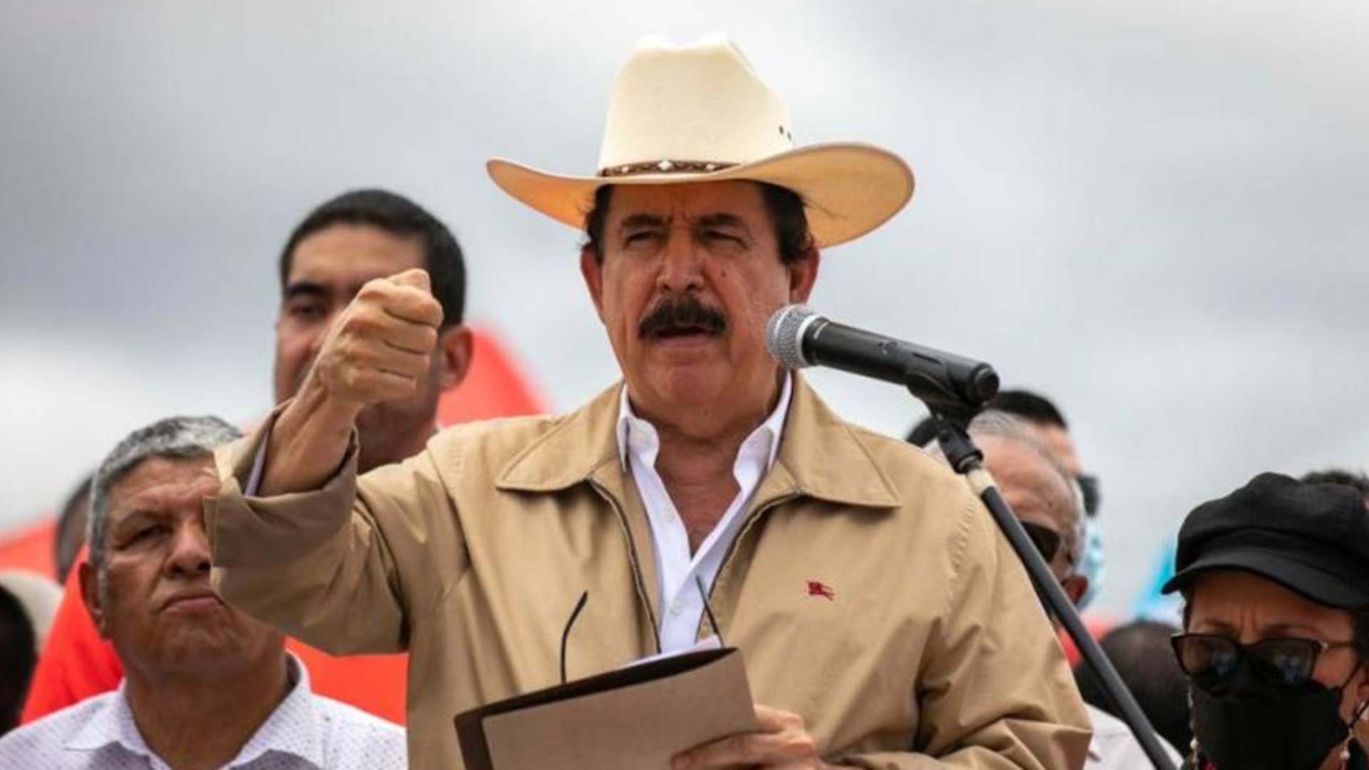 Mel Zelaya de miembros de Libre postulándose al CNE y TJE