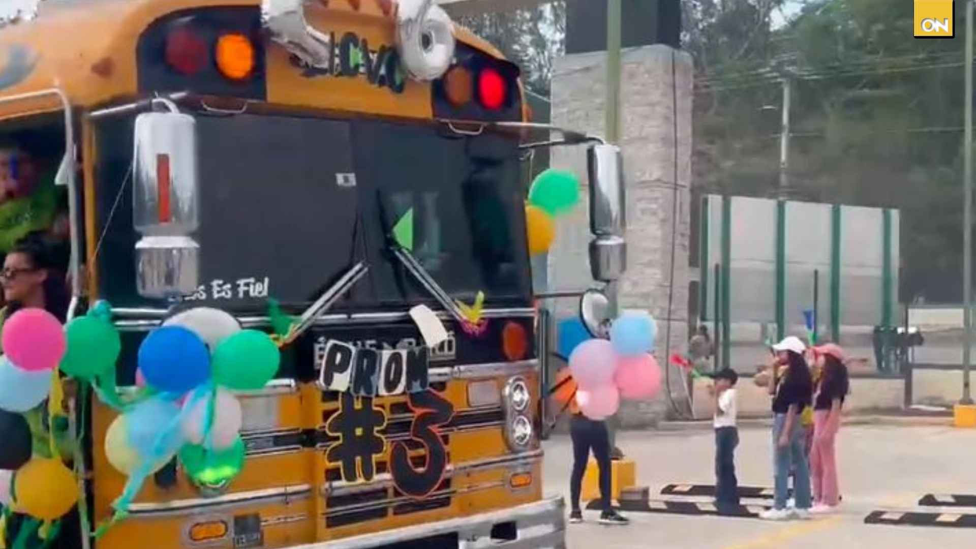 Caravana de buses Seniors 2026 del Instituto Central llena de alegría las calles de Tegucigalpa