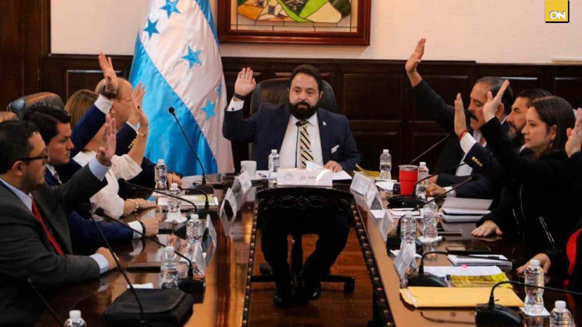 Ministerio Público pone bajo investigación a Luis Redondo y exmiembros de Comisión Permanente