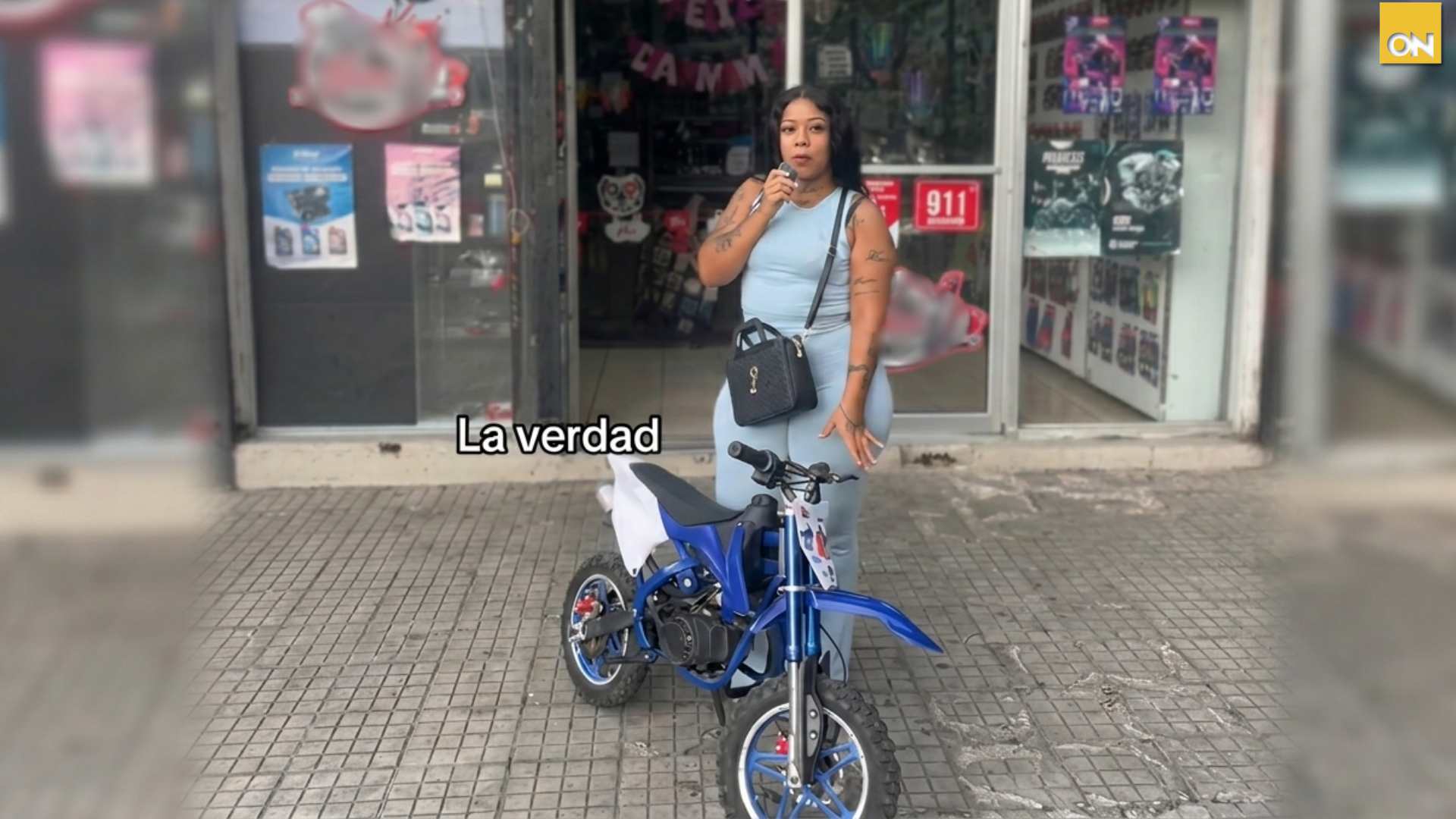 La compré con mucho sacrificio para mi niño Nala muestra enojo por moto que compró y salió defectuoso