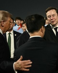 Trump llega a China para reunirse con Xi Jinping, en un momento de tensiones globales