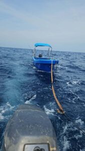 Pescador nadó nueve horas para salvar a su hijo en alta mar