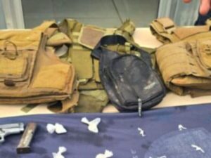 ¿Qué hacían con ellos? Confirman que chalecos decomisados eran de agentes asesinados en Corinto