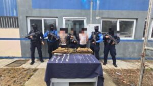 ¿Qué hacían con ellos? Confirman que chalecos decomisados eran de agentes asesinados en Corinto