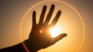 ¿Es peligroso? El Sol “desaparece la sombra” en Honduras y activa alerta por radiación UV