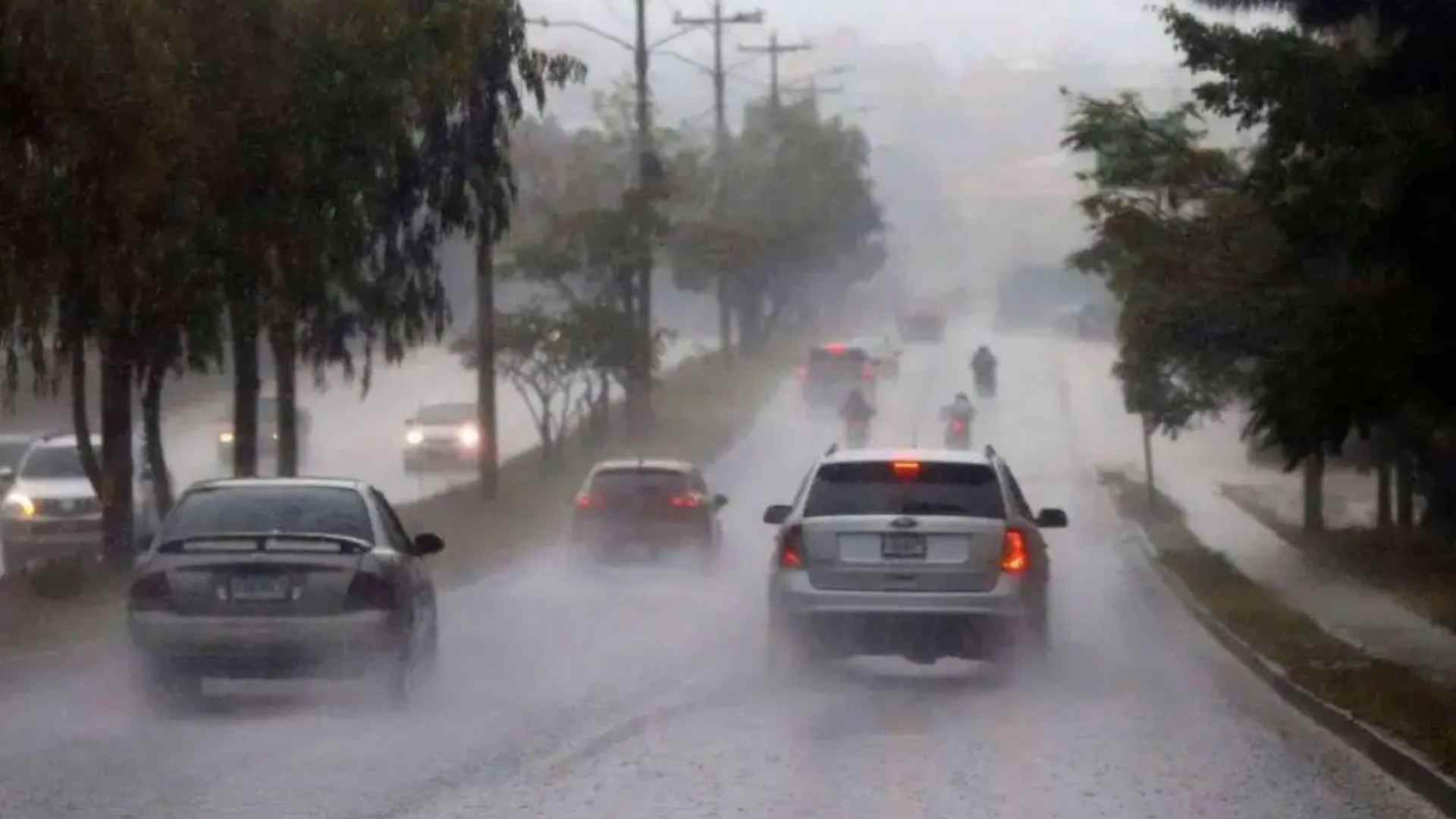 Lluvias con actividad eléctrica afectarán a más de 10 departamentos de Honduras este viernes
