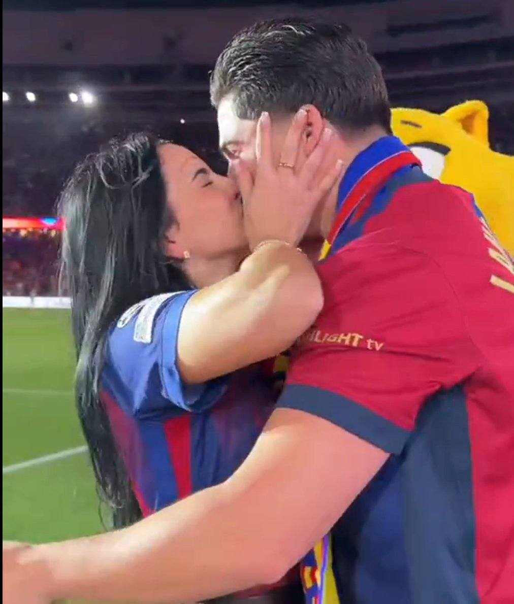 pareja se compromete Camp Nou