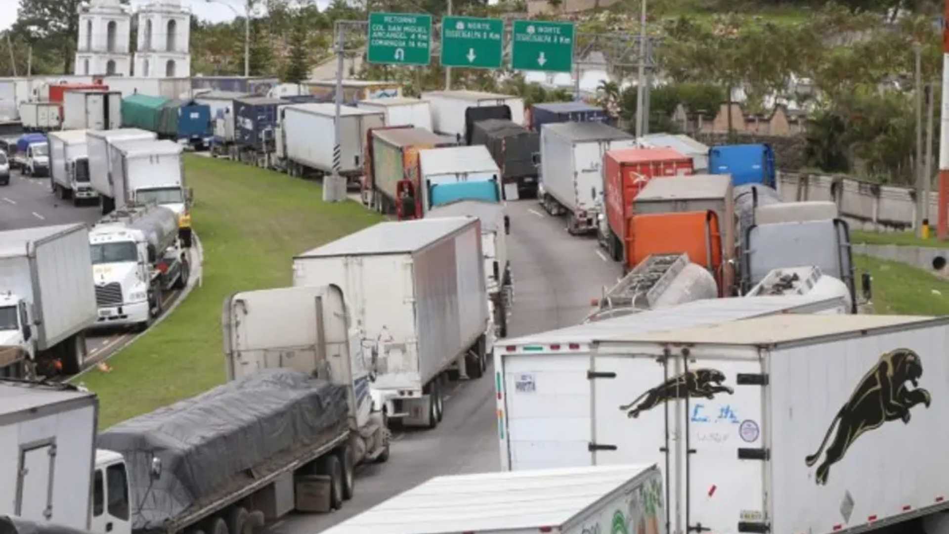 Sin acuerdos autoridades y transportistas de carga pesada en Honduras