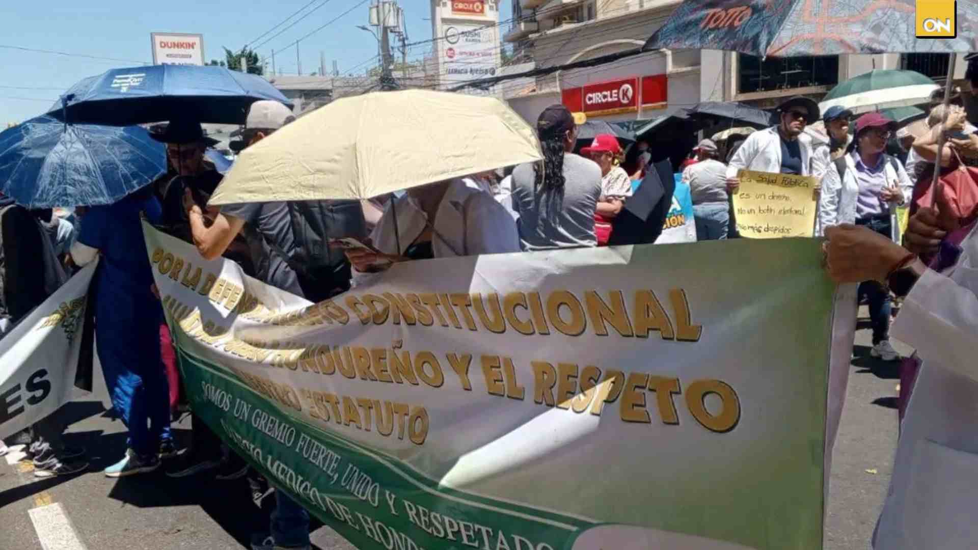 Médicos mantienen asamblea nacional mientras continúan reclamos salariales