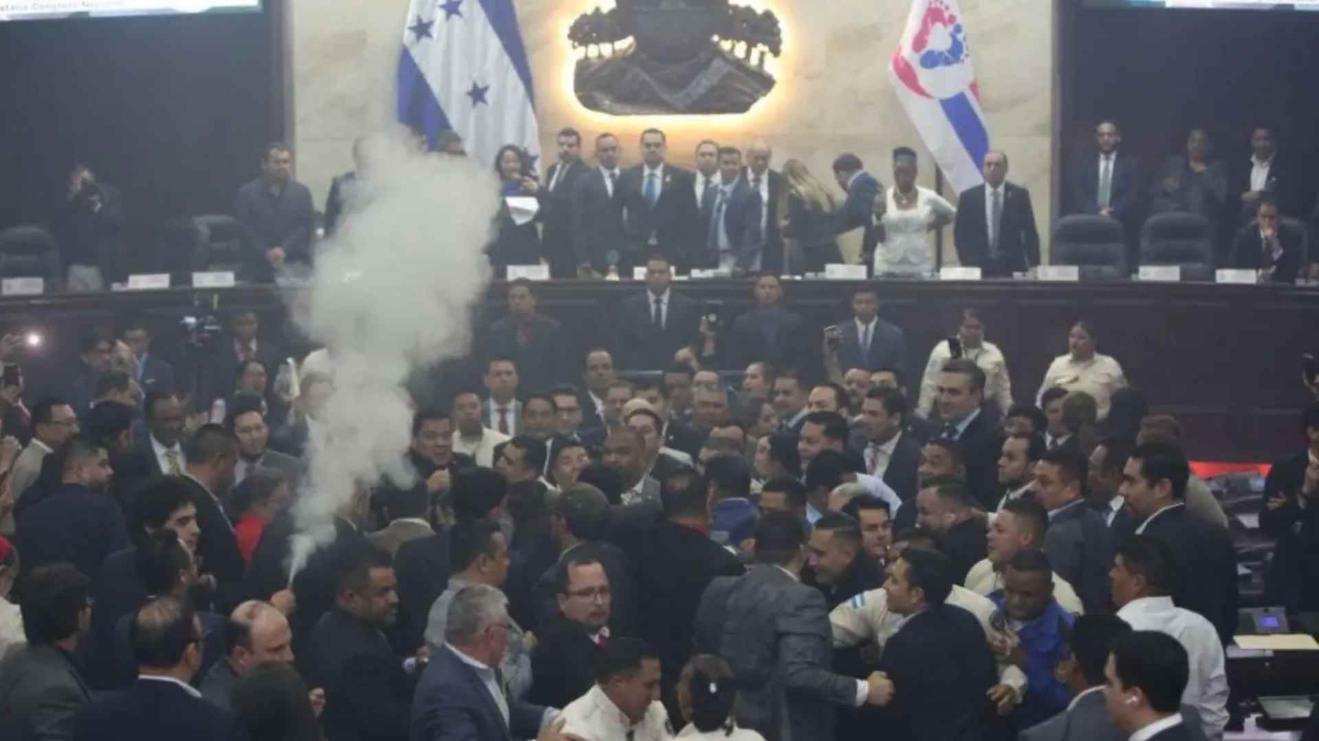 Estos son los diputados de Libre sancionados con 15 días de salario tras incidentes en el Congreso Nacional