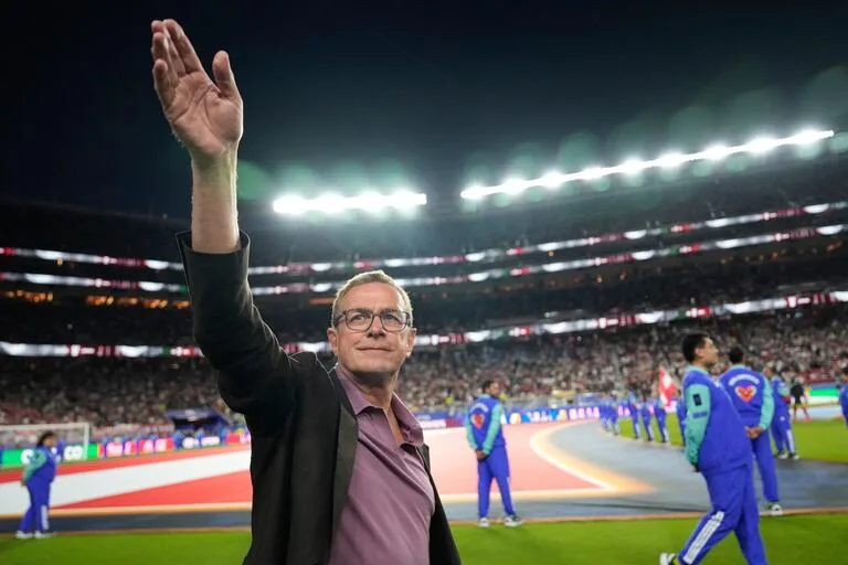 Tras el triunfo en el estreno mundialista, Rangnick va por otro golpe ante la Argentina de Scaloni - Créditos: @Eugene Hoshiko