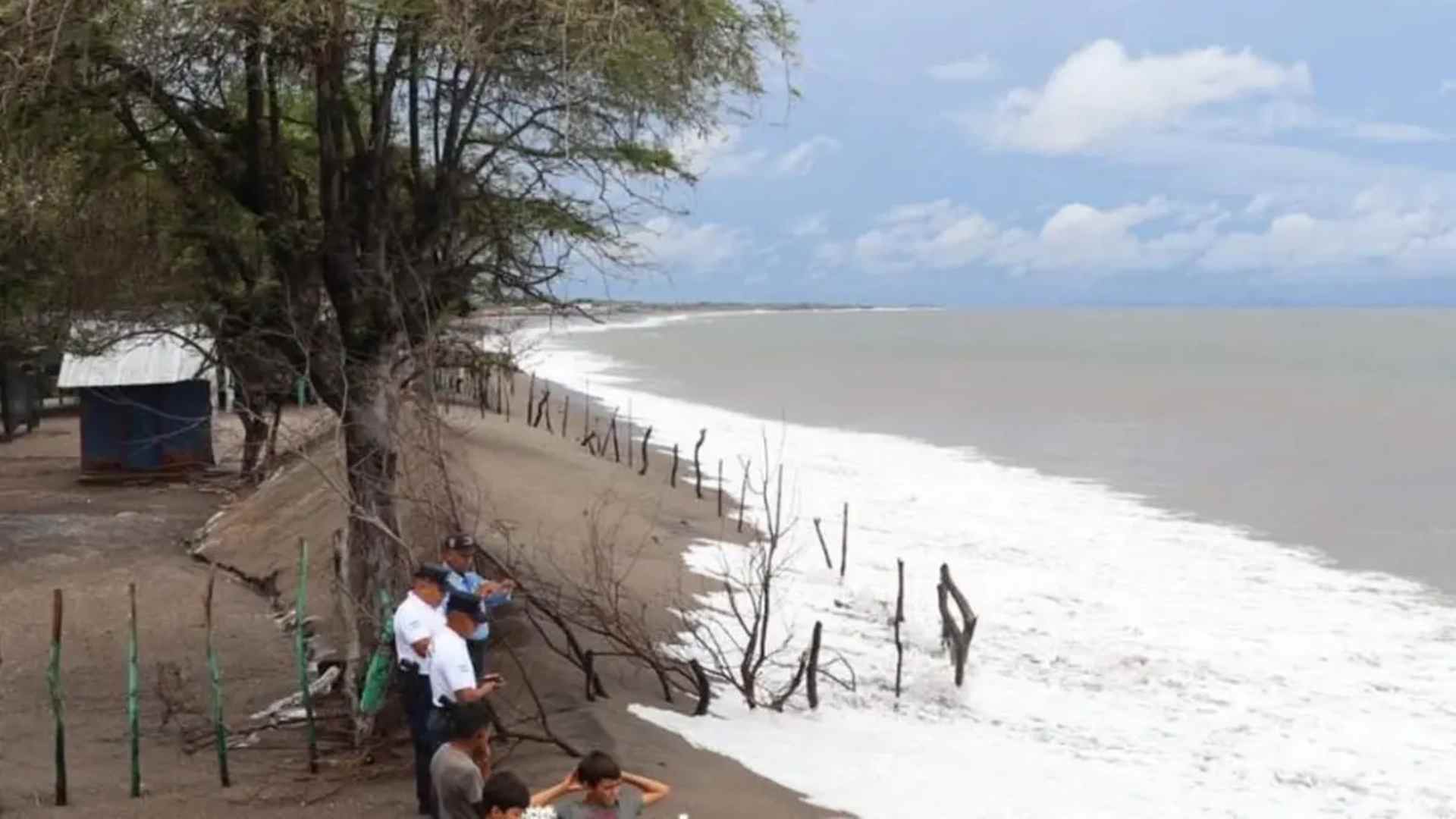 Fuerte oleaje en Cedeño deja impactantes imágenes por efectos de la tormenta Cristina