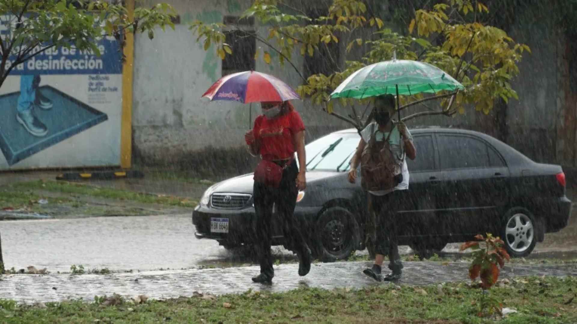 ¡Saquen el paraguas! Lluvias y tormentas eléctricas afectarán Honduras este jueves