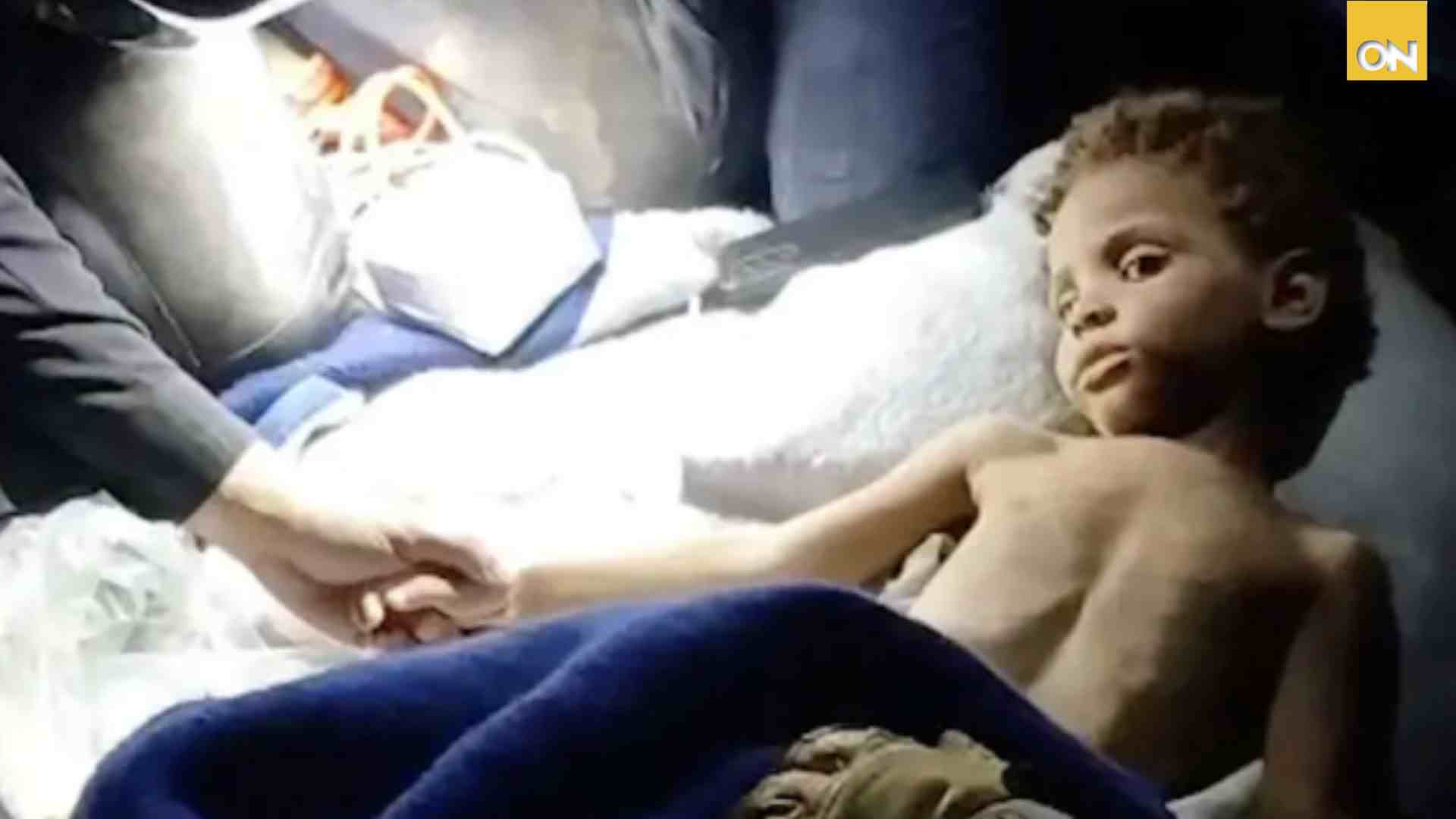 Rescatan con vida a un niño de 3 años