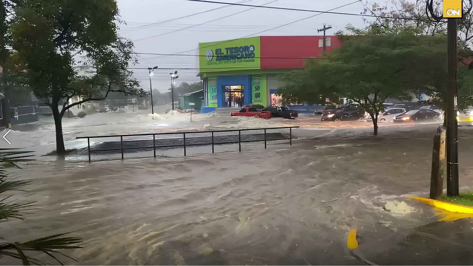 San Pedro Sula entra en emergencia tras intensa tormenta que colapsó la ciudad en menos de una hora