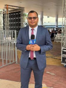 Premian a Fernando Arteaga por su trayectoria en el periodismo hondureño