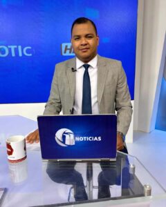 Premian a Fernando Arteaga por su trayectoria en el periodismo hondureño