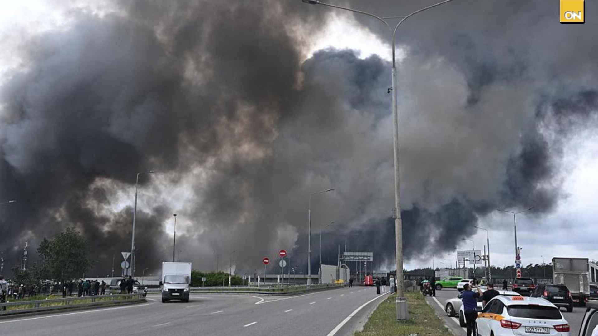Ucrania golpea Moscú con un ataque masivo de drones e impacta una refinería a solo 15 km del Kremlin (videos)