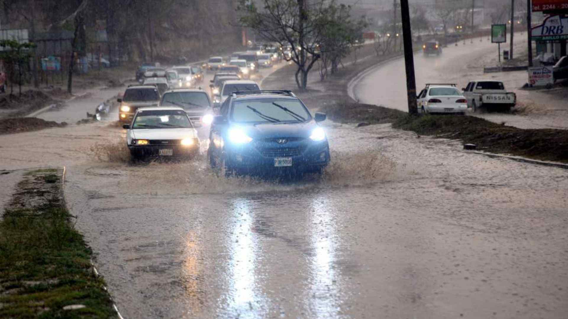 Clima en Honduras: vaguada y sistema de baja presión dejarán lluvias, tormentas eléctricas y fuertes vientos este sábado