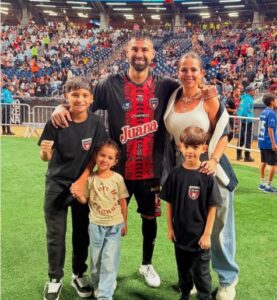 Hallan sin vida a la esposa e hijos del futbolista Lucas Trejo 