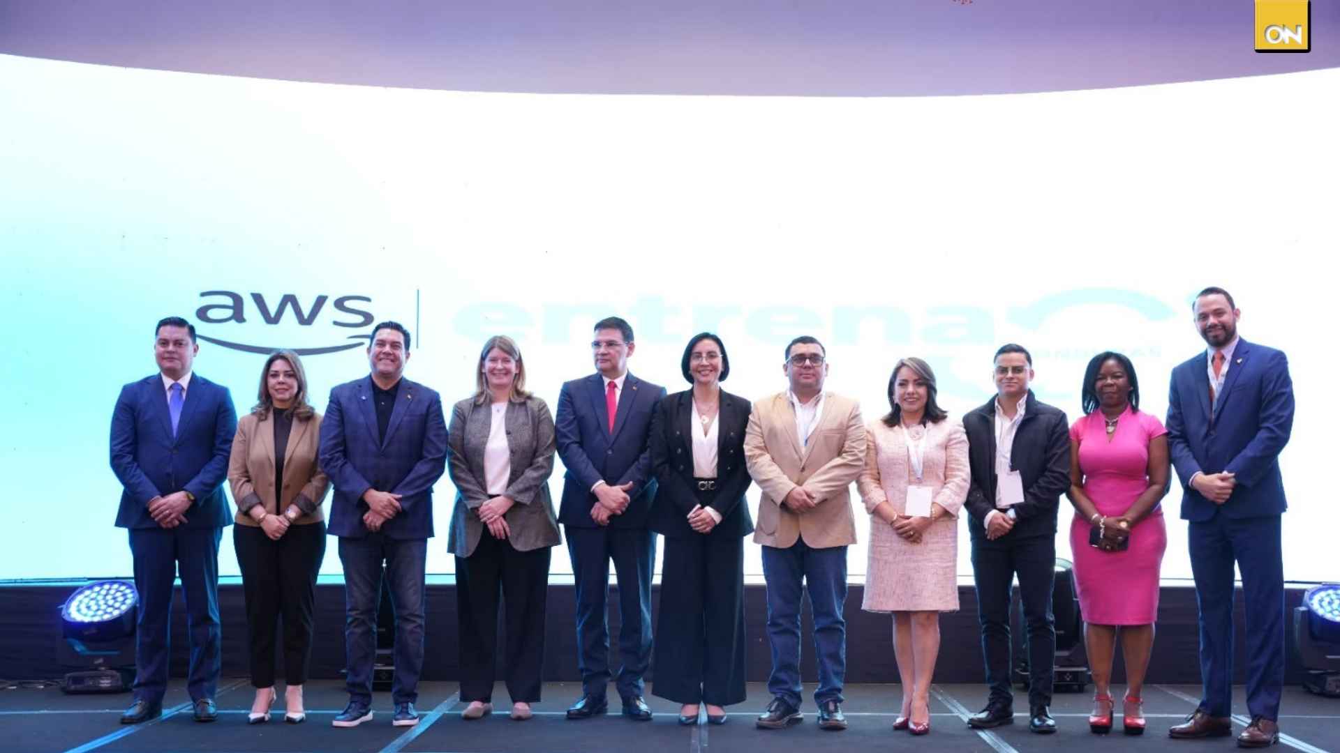 Alcalde Juan Diego Zelaya impulsa la formación tecnológica con 15,000 becas de Amazon Web Services para desarrollar el talento digital en Honduras