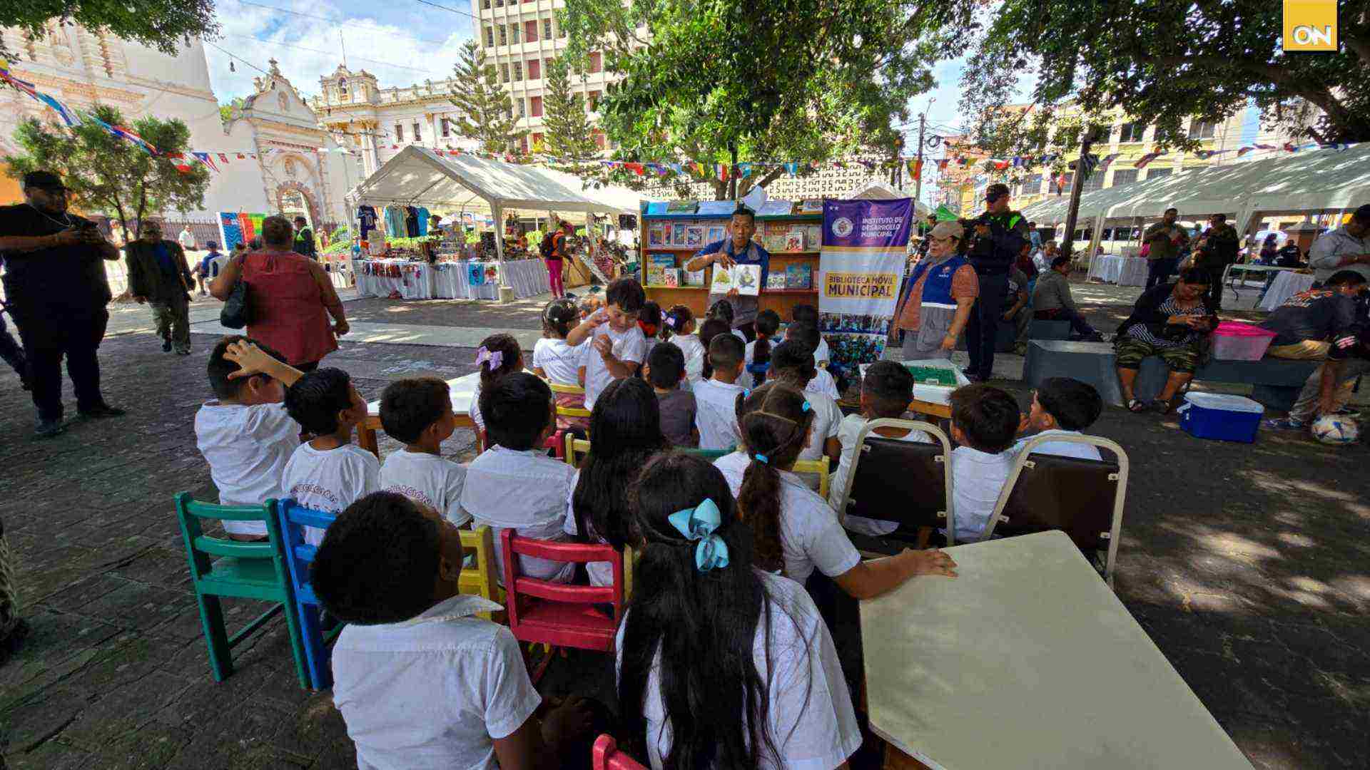 Alrededor de 400 niños disfrutan de la Biblioteca Municipal Móvil durante el FanFest Capital de Tu Pasión