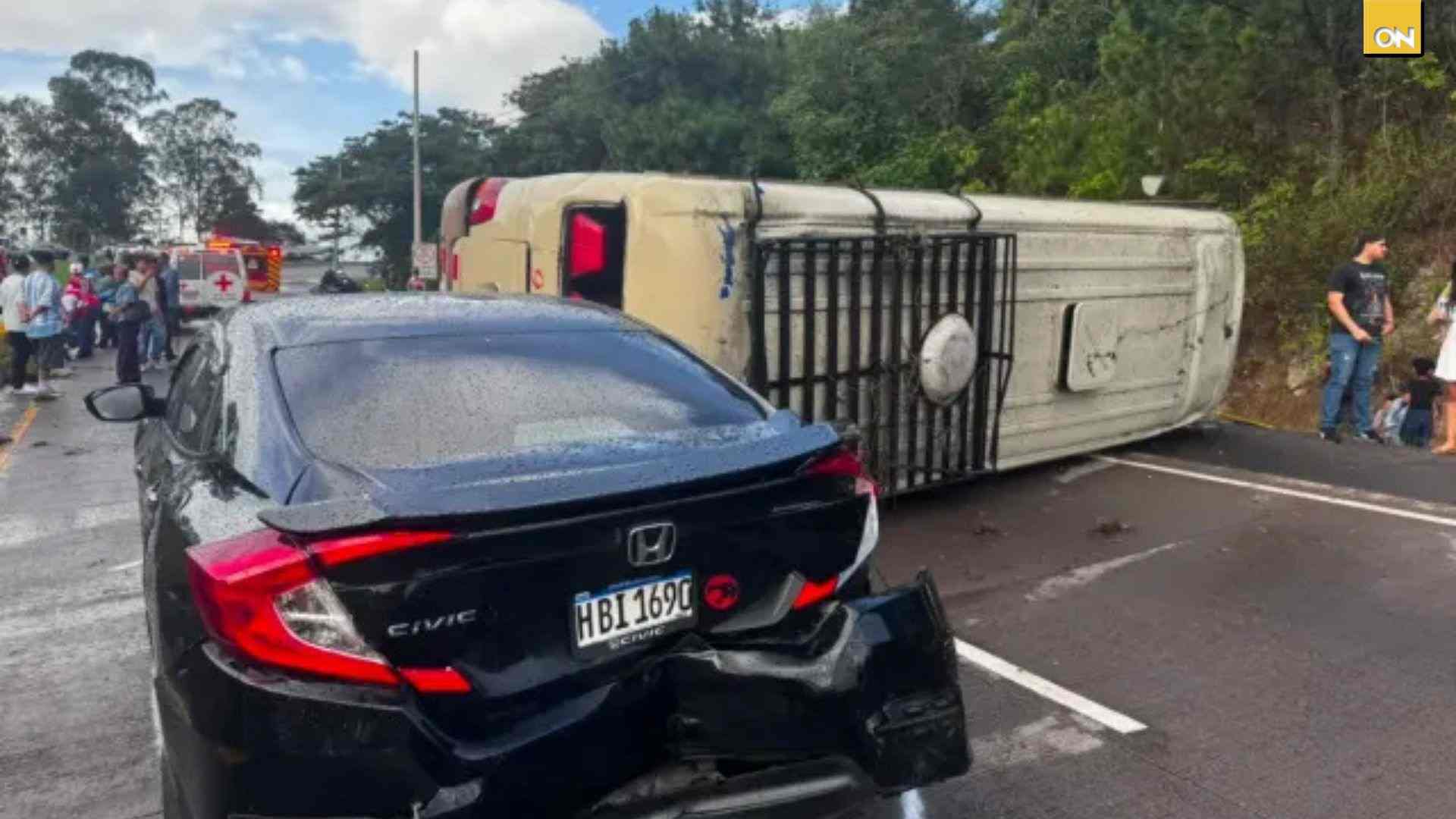 Vuelca bus en El Durazno; reportan 15 heridos leves
