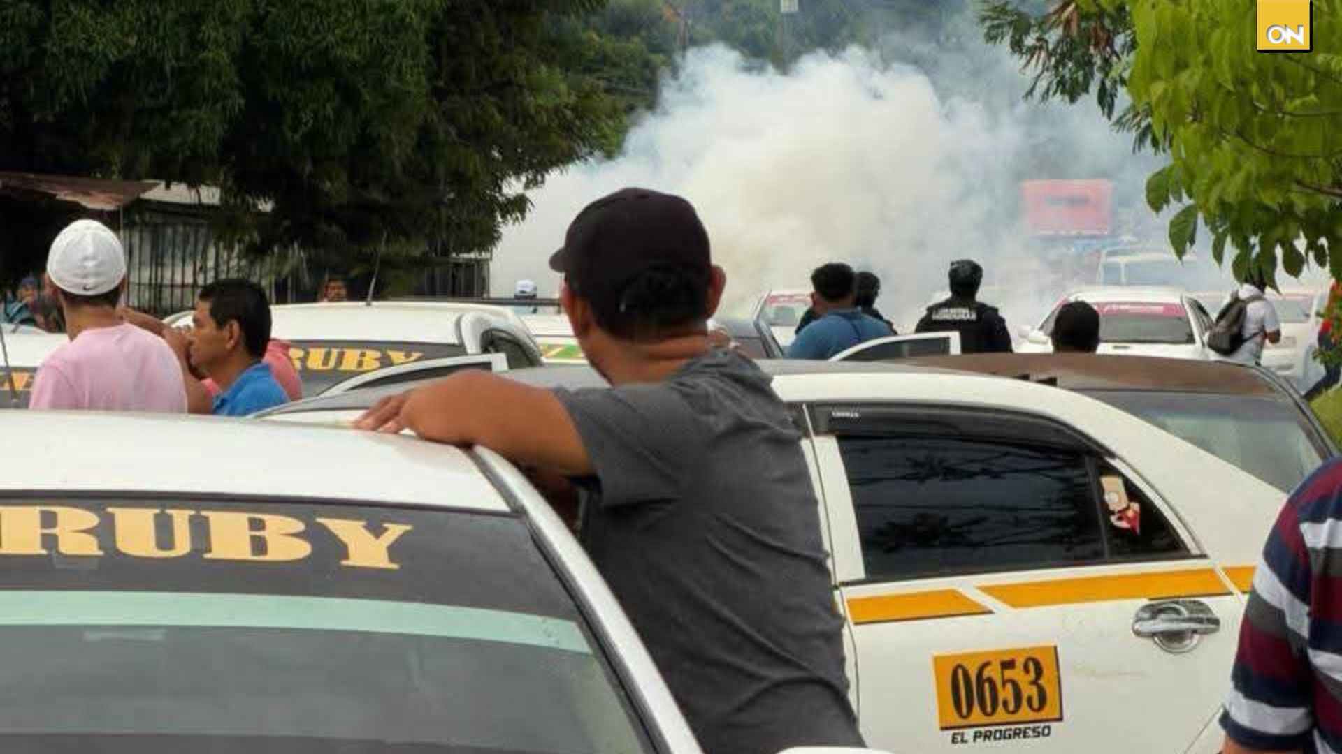 Taxistas intensifican protestas por tasa vial en El Progreso