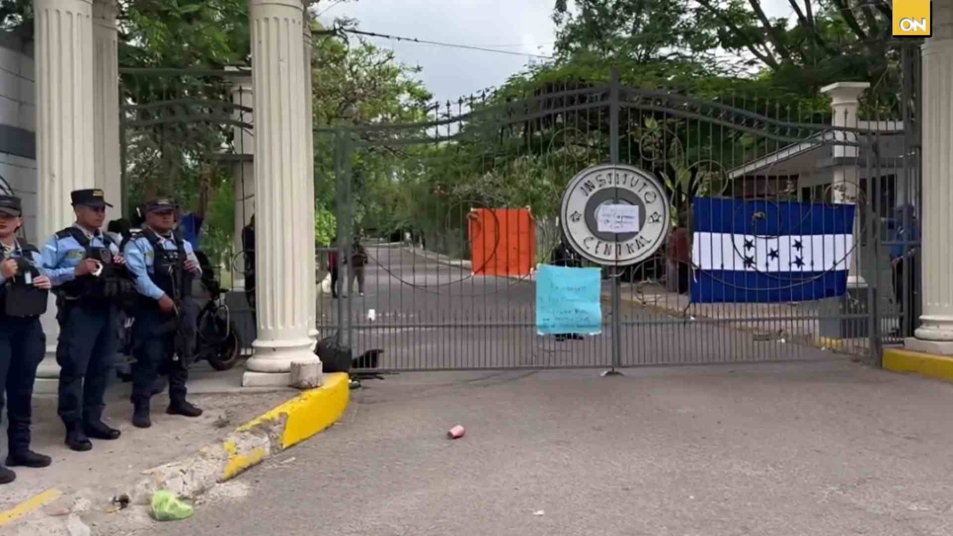 ¿Cuáles son los centros educativos que continúan en protesta en Tegucigalpa?